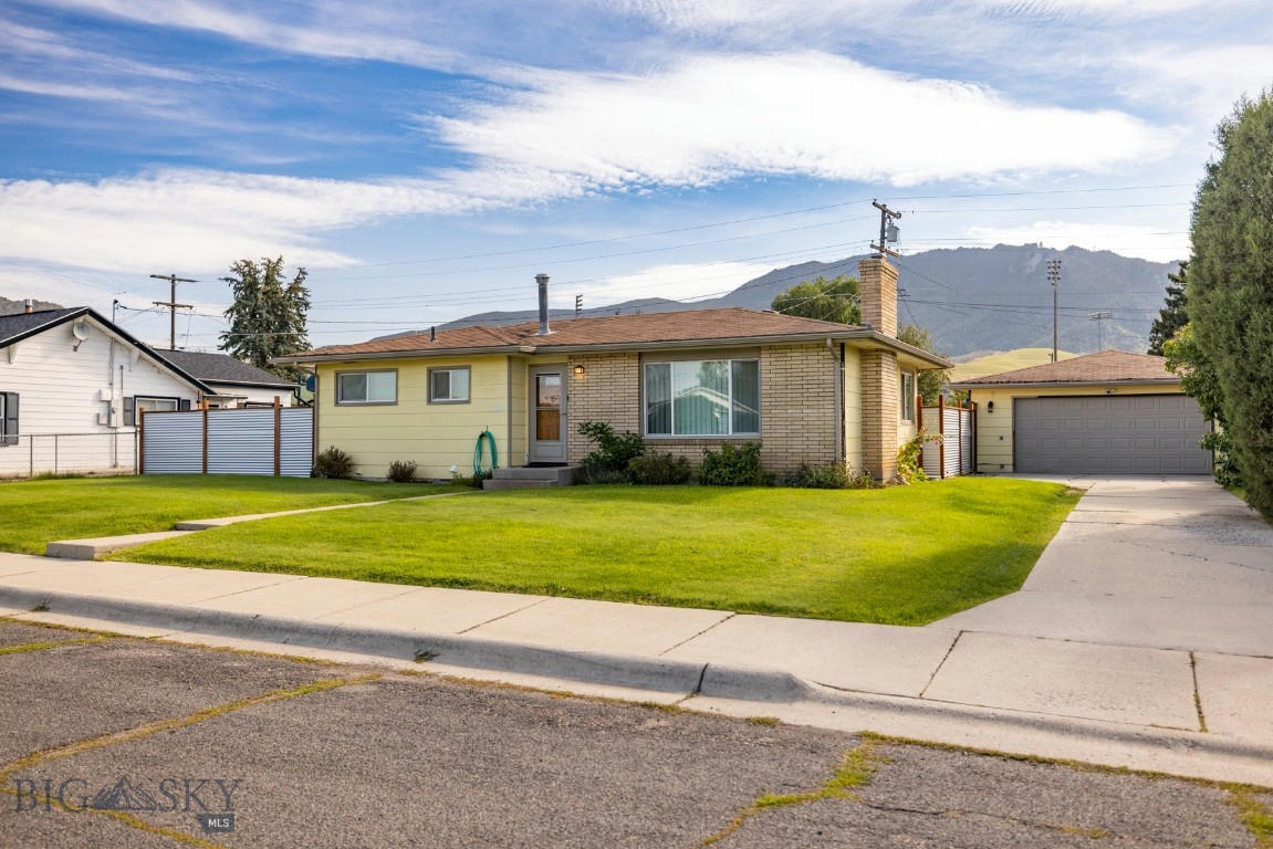 1742 THORNTON AVE, Butte, MT 59701 Single Family Residence For Sale MLS#  386711 RE/MAX